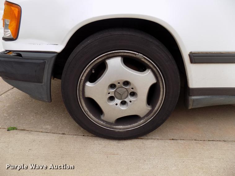 image for item DF4411 1989 Mercedes Benz 260E