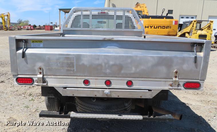 image for item DF7807 2005 Ford F250 Super Duty flatbed pickup truck