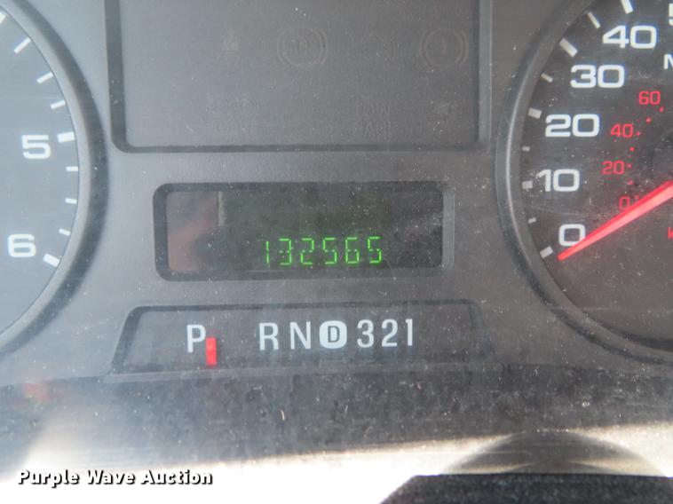 image for item DF7807 2005 Ford F250 Super Duty flatbed pickup truck