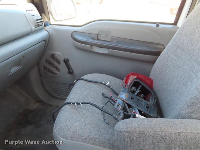 image for item DF7807 2005 Ford F250 Super Duty flatbed pickup truck