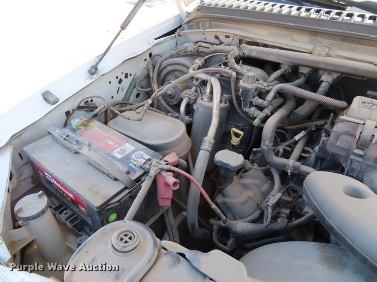 image for item DF7807 2005 Ford F250 Super Duty flatbed pickup truck