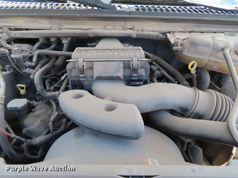 image for item DF7807 2005 Ford F250 Super Duty flatbed pickup truck