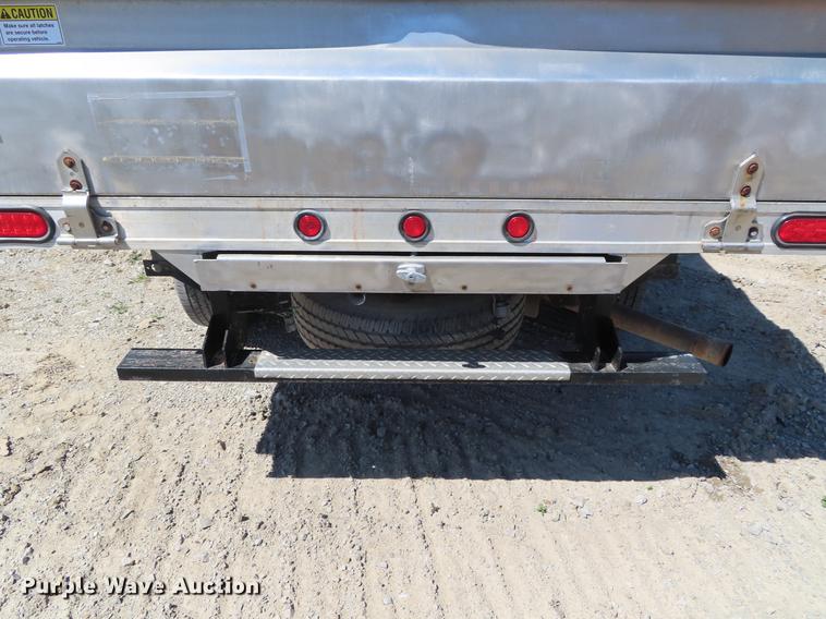 image for item DF7807 2005 Ford F250 Super Duty flatbed pickup truck