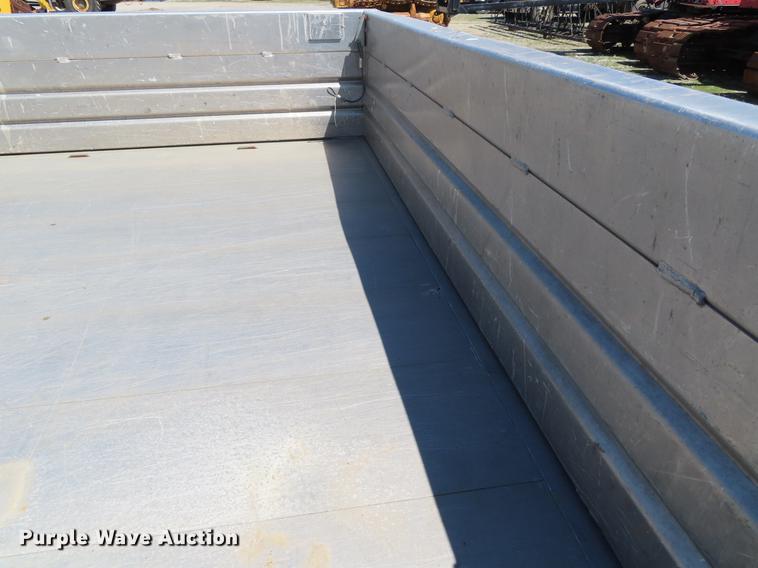 image for item DF7807 2005 Ford F250 Super Duty flatbed pickup truck