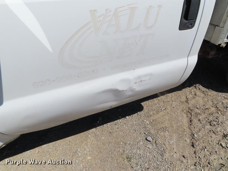 image for item DF7807 2005 Ford F250 Super Duty flatbed pickup truck