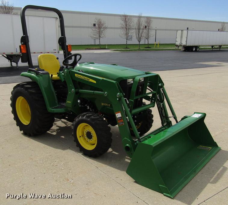 image for item DF7943 2017 John Deere 3025E MFWD tractor