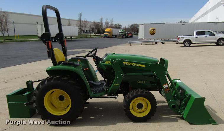 image for item DF7943 2017 John Deere 3025E MFWD tractor