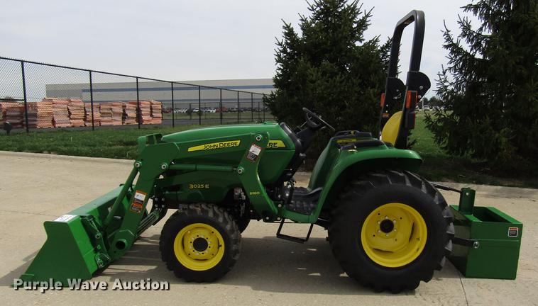 image for item DF7943 2017 John Deere 3025E MFWD tractor