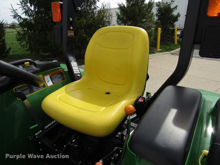 image for item DF7943 2017 John Deere 3025E MFWD tractor
