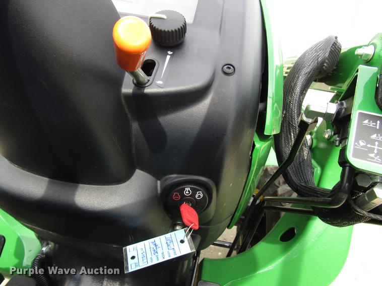 image for item DF7943 2017 John Deere 3025E MFWD tractor
