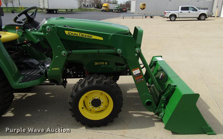 image for item DF7943 2017 John Deere 3025E MFWD tractor