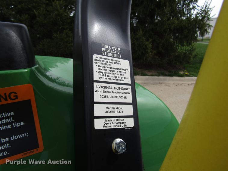 image for item DF7943 2017 John Deere 3025E MFWD tractor