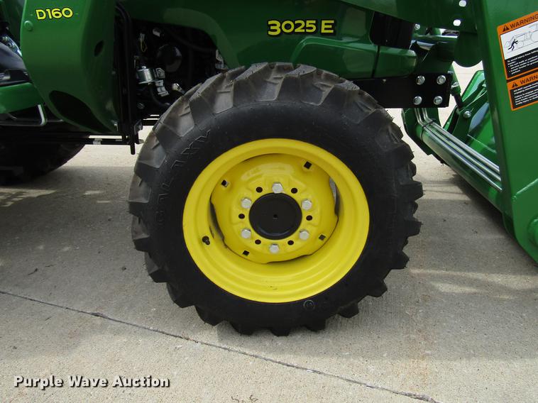 image for item DF7943 2017 John Deere 3025E MFWD tractor