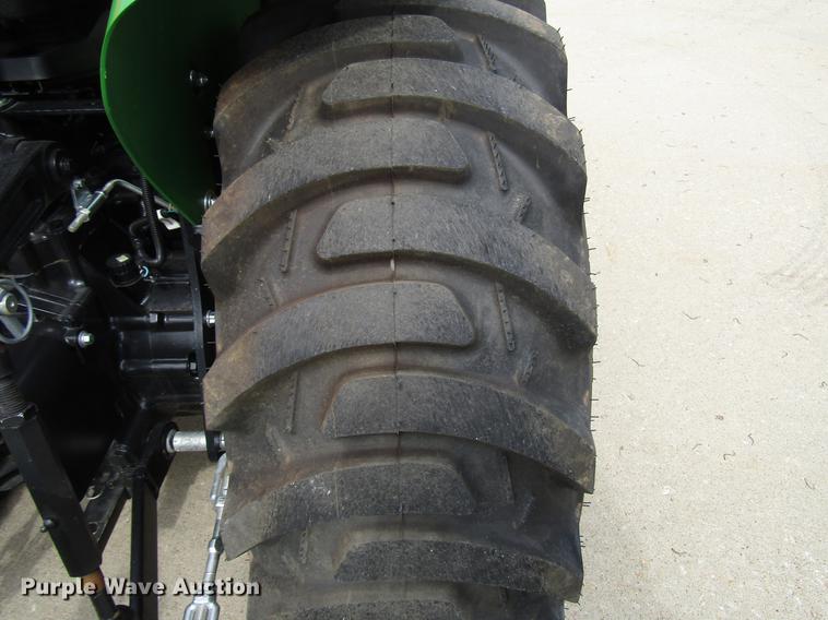 image for item DF7943 2017 John Deere 3025E MFWD tractor