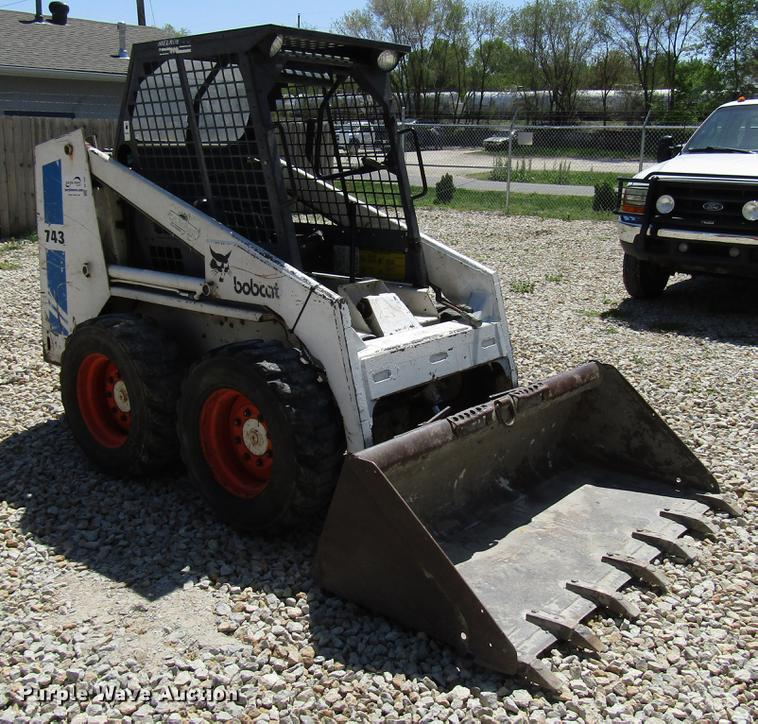 image for item DF7995 Bobcat 743 skid steer