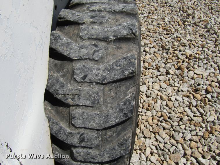 image for item DF7995 Bobcat 743 skid steer