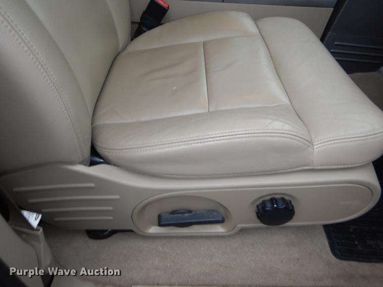 image for item DG0919 2005 Ford F150 Lariat SuperCrew pickup truck