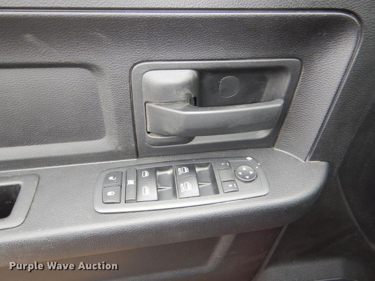 image for item DG0986 2013 Dodge Ram 1500 Crew Cab pickup truck