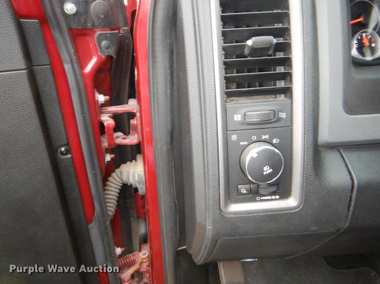 image for item DG0986 2013 Dodge Ram 1500 Crew Cab pickup truck