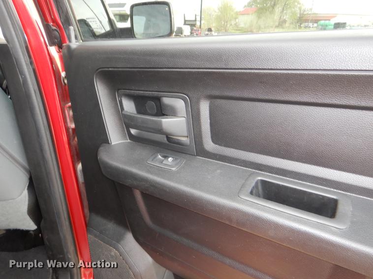 image for item DG0986 2013 Dodge Ram 1500 Crew Cab pickup truck