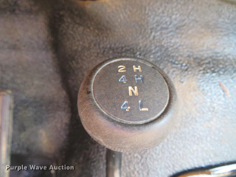 image for item DG3946 1992 Ford F700 flatbed truck