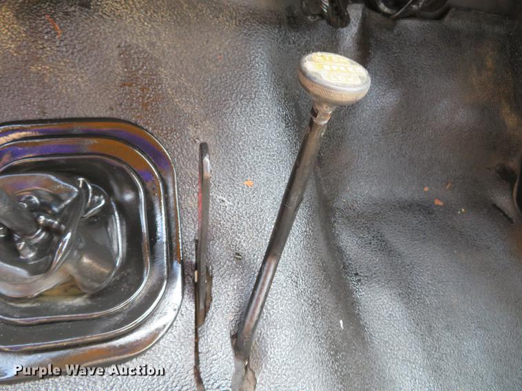 image for item DG3946 1992 Ford F700 flatbed truck