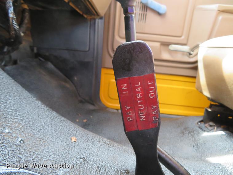 image for item DG3946 1992 Ford F700 flatbed truck