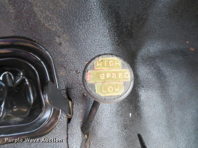 image for item DG3946 1992 Ford F700 flatbed truck