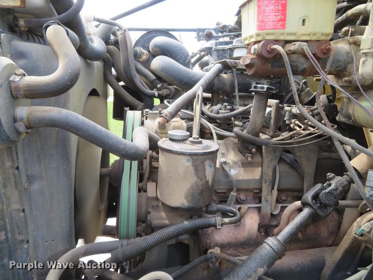 image for item DG3946 1992 Ford F700 flatbed truck