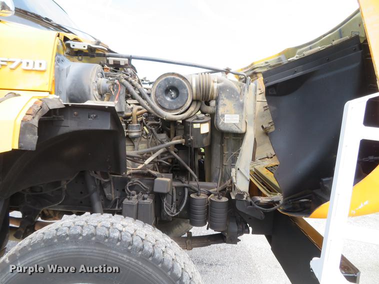 image for item DG3946 1992 Ford F700 flatbed truck