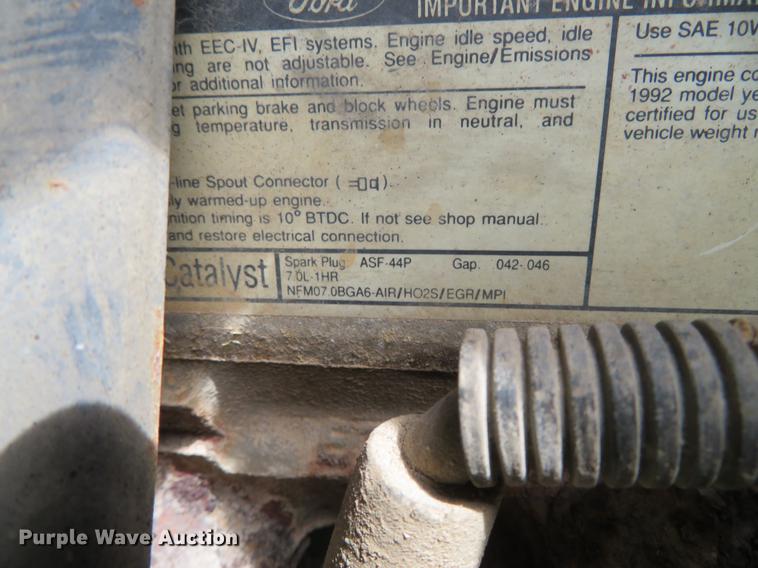 image for item DG3946 1992 Ford F700 flatbed truck