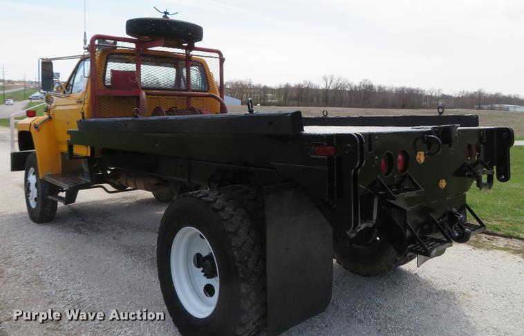 image for item DG3946 1992 Ford F700 flatbed truck
