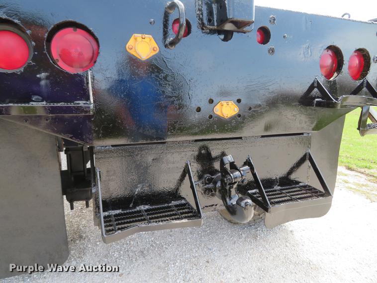 image for item DG3946 1992 Ford F700 flatbed truck