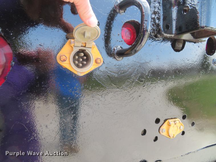 image for item DG3946 1992 Ford F700 flatbed truck