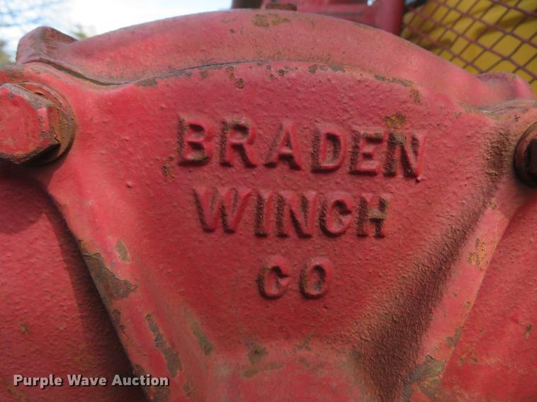 image for item DG3946 1992 Ford F700 flatbed truck