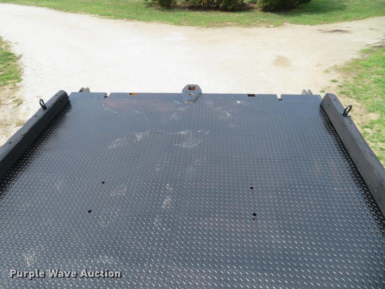 image for item DG3946 1992 Ford F700 flatbed truck