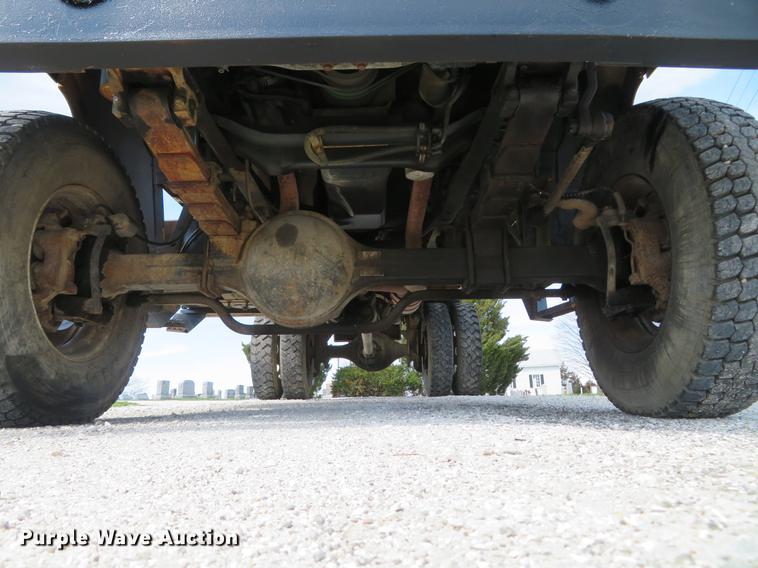 image for item DG3946 1992 Ford F700 flatbed truck