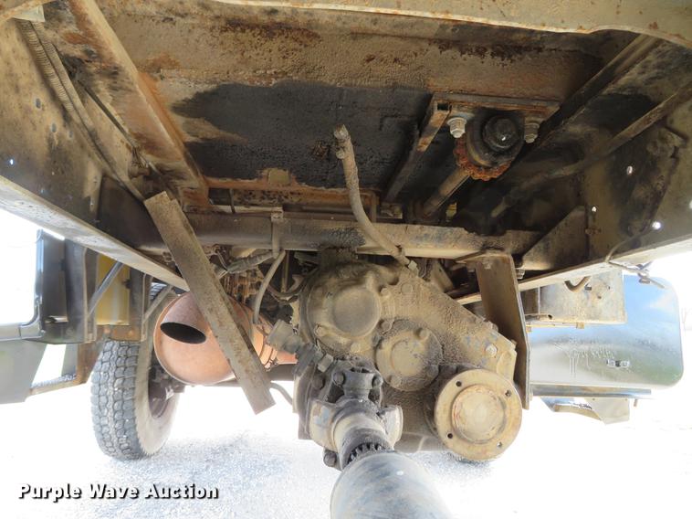 image for item DG3946 1992 Ford F700 flatbed truck