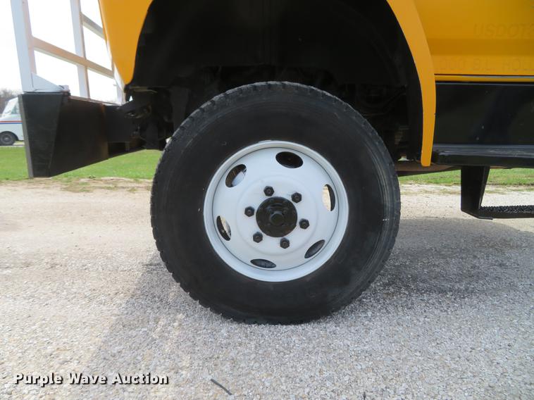 image for item DG3946 1992 Ford F700 flatbed truck