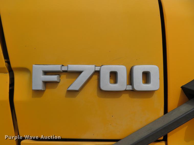 image for item DG3946 1992 Ford F700 flatbed truck