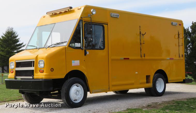 image for item DG3947 2000 Freightliner MT45 delivery truck