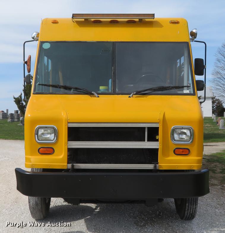 image for item DG3947 2000 Freightliner MT45 delivery truck