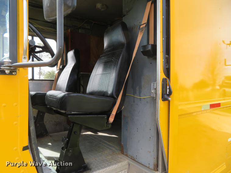 image for item DG3947 2000 Freightliner MT45 delivery truck