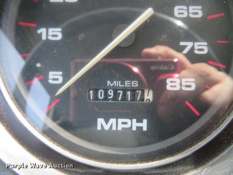 image for item DG3947 2000 Freightliner MT45 delivery truck