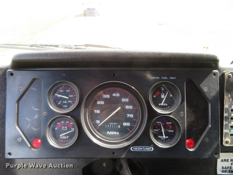 image for item DG3947 2000 Freightliner MT45 delivery truck