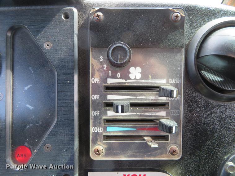 image for item DG3947 2000 Freightliner MT45 delivery truck