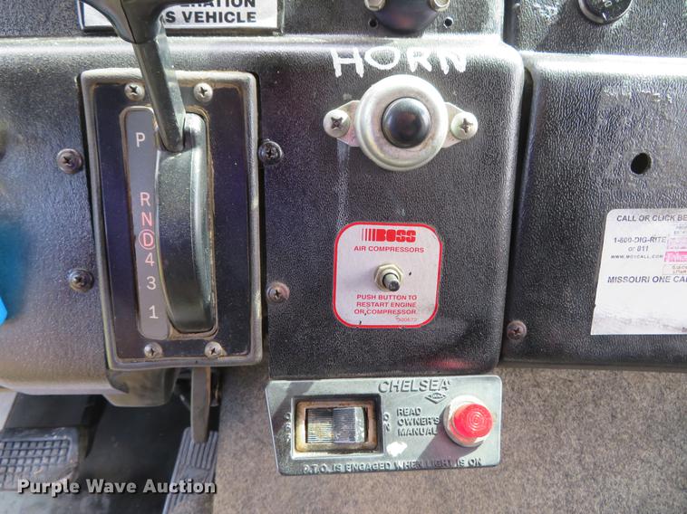 image for item DG3947 2000 Freightliner MT45 delivery truck