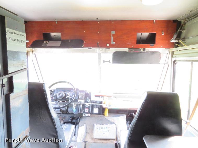 image for item DG3947 2000 Freightliner MT45 delivery truck