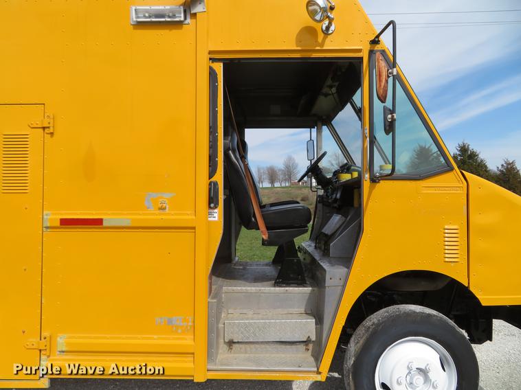 image for item DG3947 2000 Freightliner MT45 delivery truck