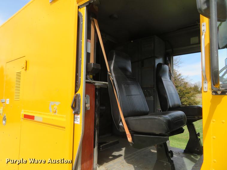 image for item DG3947 2000 Freightliner MT45 delivery truck